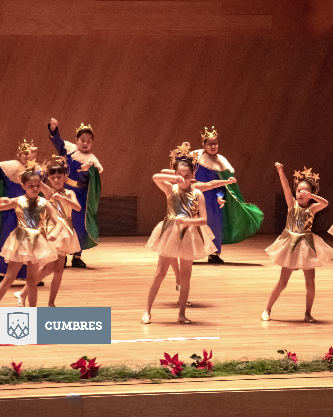 Alumnos de Cumbres Veracruz bailando en Pastorela