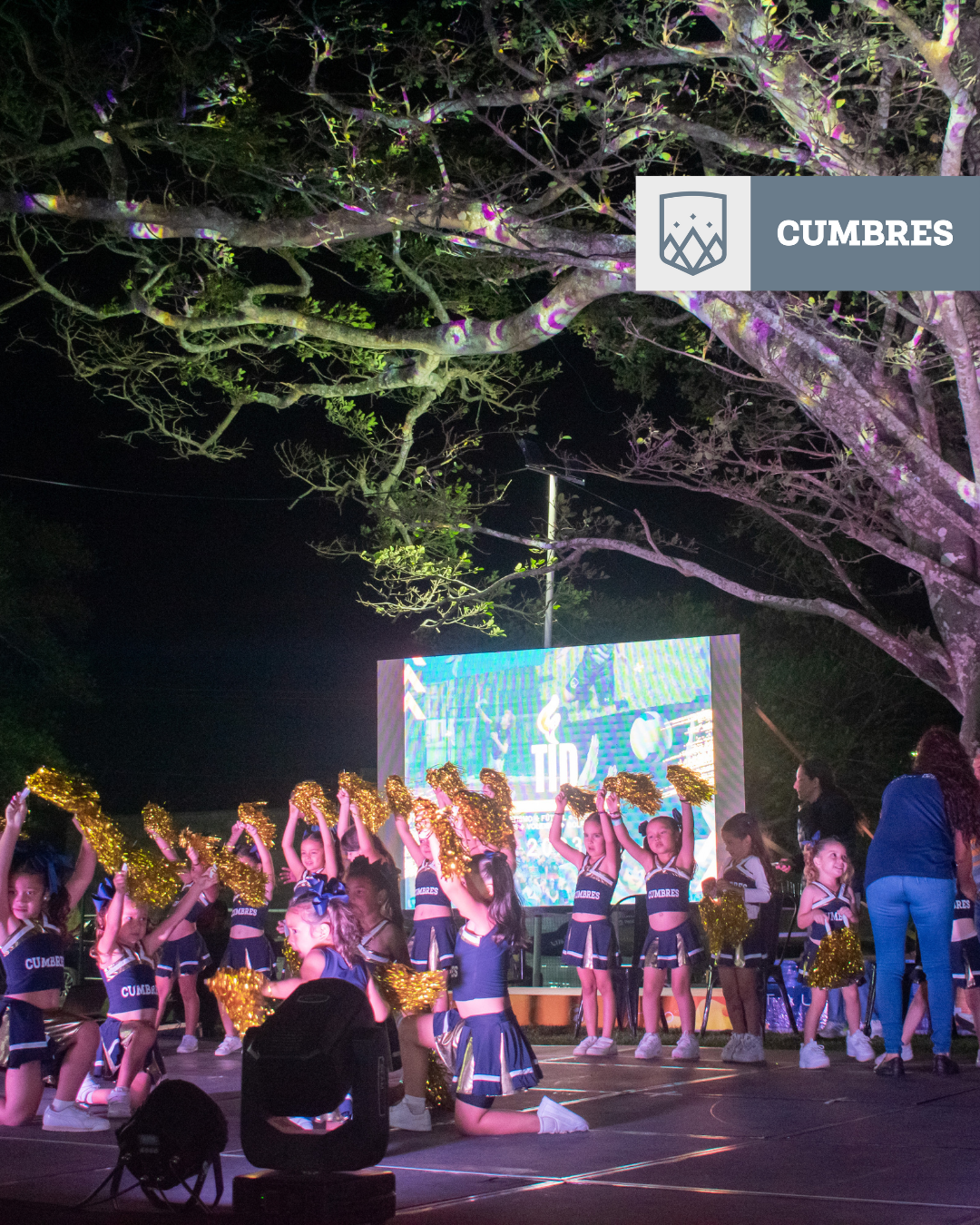 Alumnas porristas de TID en Cumbres Veracruz