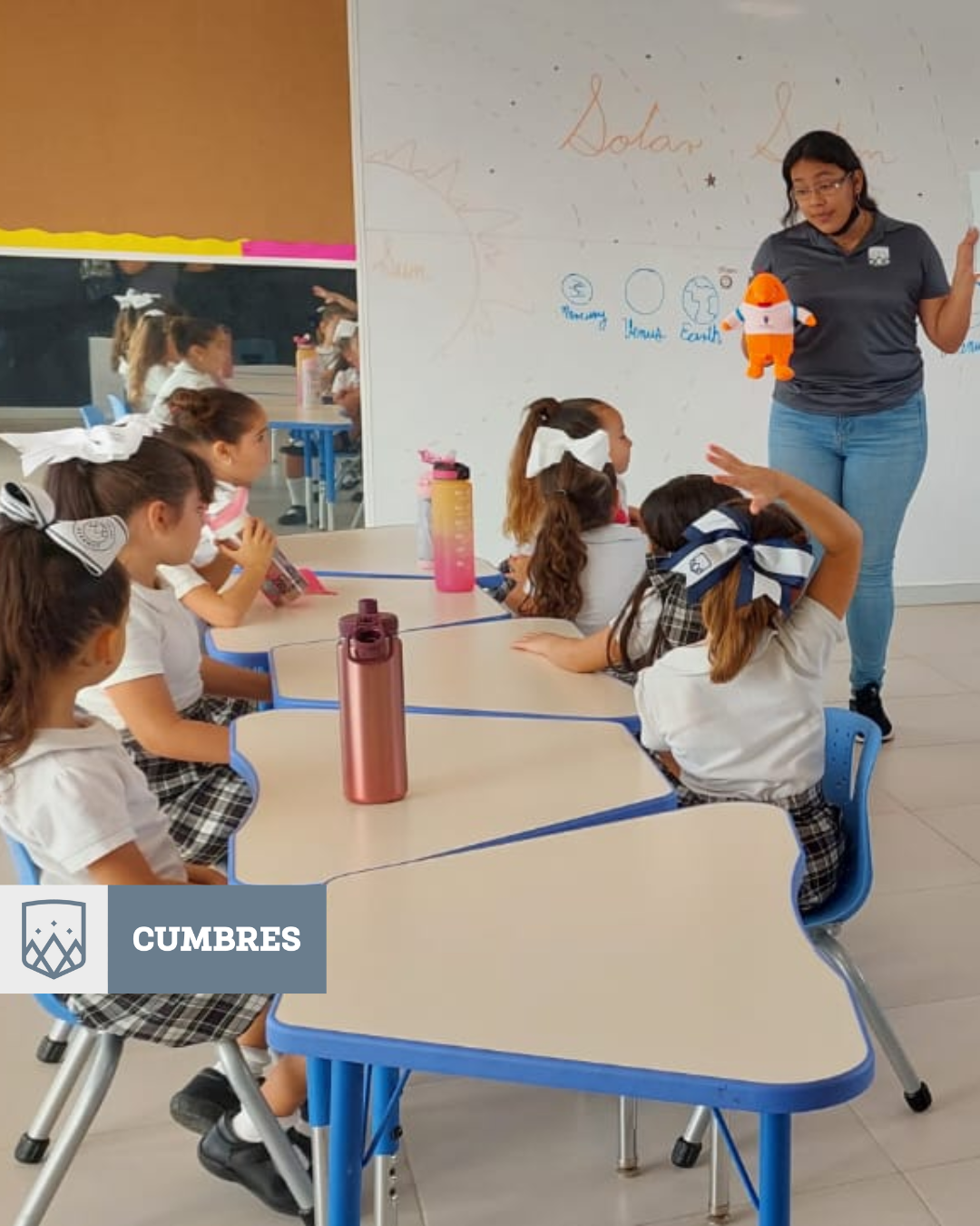 Alumnas de primaria Cumbres Veracruz en clase de Pasos Para la Paz