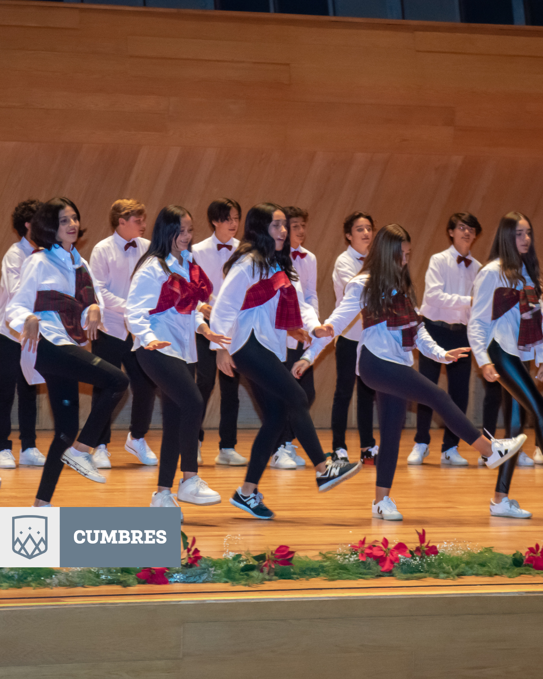 Alumnos de preparatoria Cumbres Veracruz bailando en Pastorela navideña