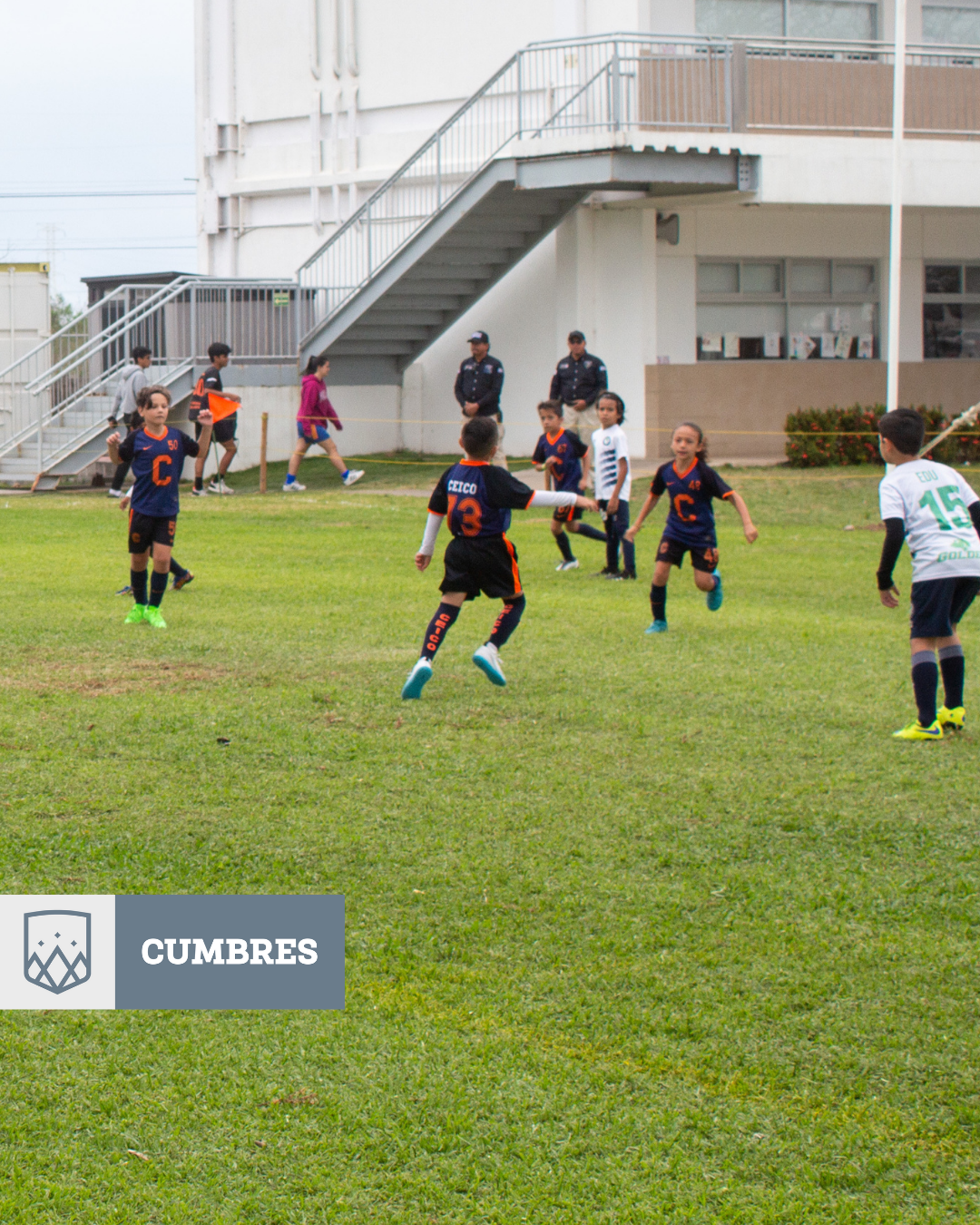 Alumnos de RCSA jugando fútbol en TID