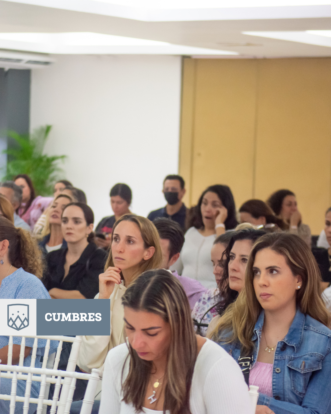 Padres de familia en asamblea de Cumbres Veracruz