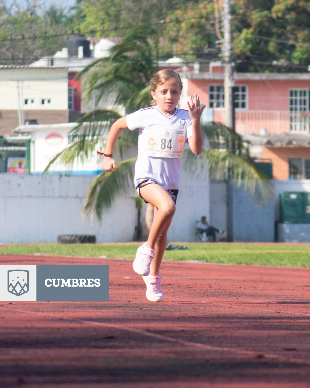 Alumna de Cumbres Veracruz en carrera de atletismo