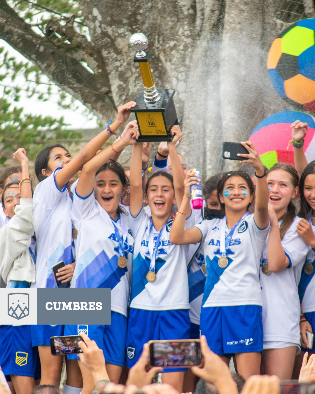 Equipo ganador de fútbol femenil de RCSA en TID